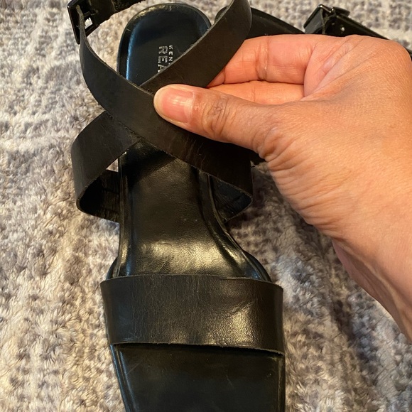Kenneth Cole Black Leather Strappy Sandals Sz 8.5 - Picture 2 of 4